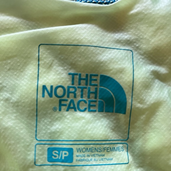Womens North Face Thermaoball vest - Picture 3 of 5